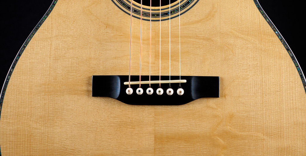Bone saddle and ivroid Bridgepins