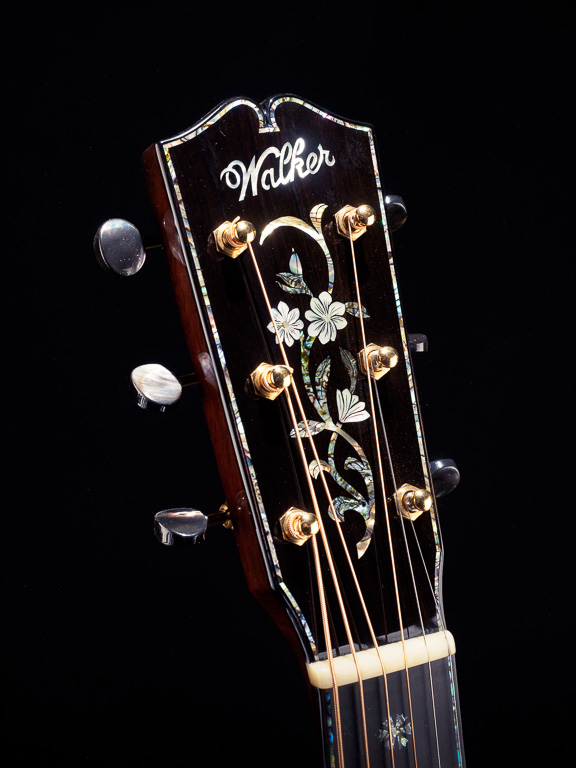 Hand engraved flower's on this vine inlay.