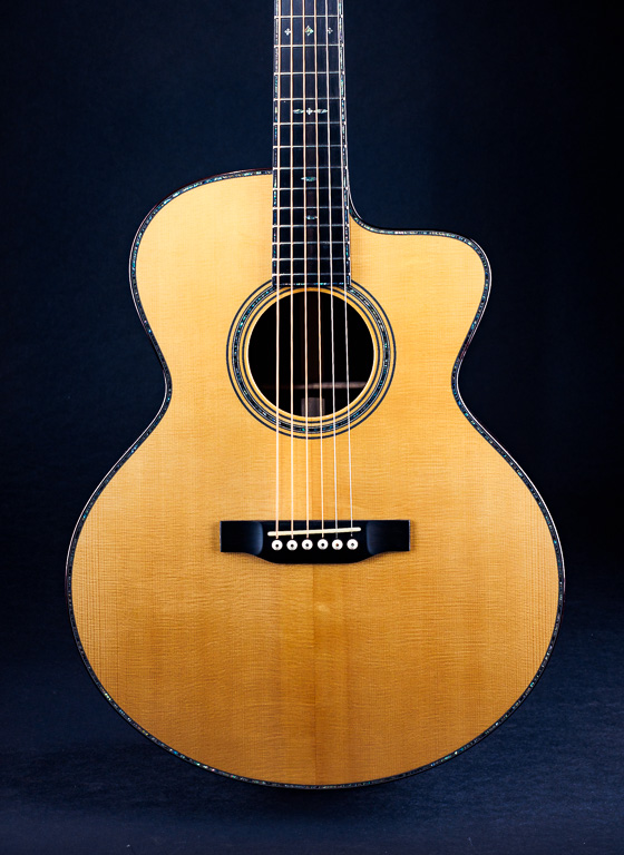 Old Italian master grade spruce top on this one